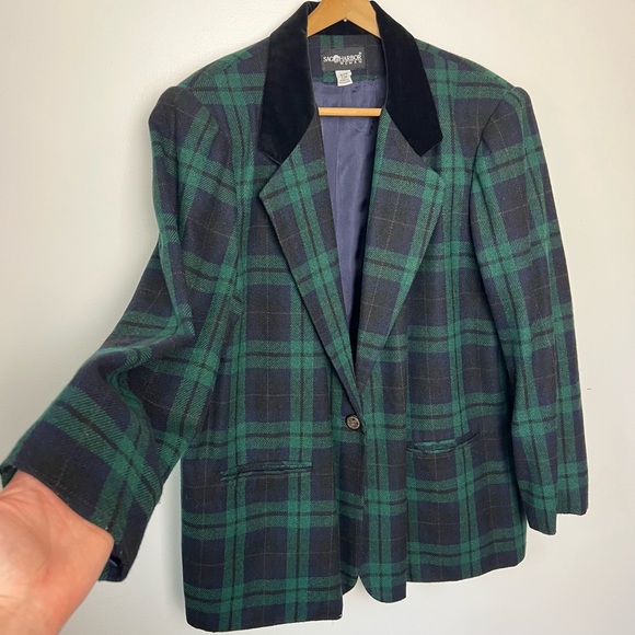 Sag Harbor Jackets & Blazers - Vintage Sag Harbor Christmas Tartan Plaid Blazer with Black Velvet Collar Woman